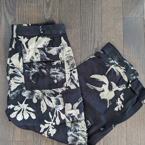 Green Cargo Printed Satin Pants - Picture 9 of 12